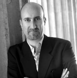 Bidragsyter Raymond Khoury