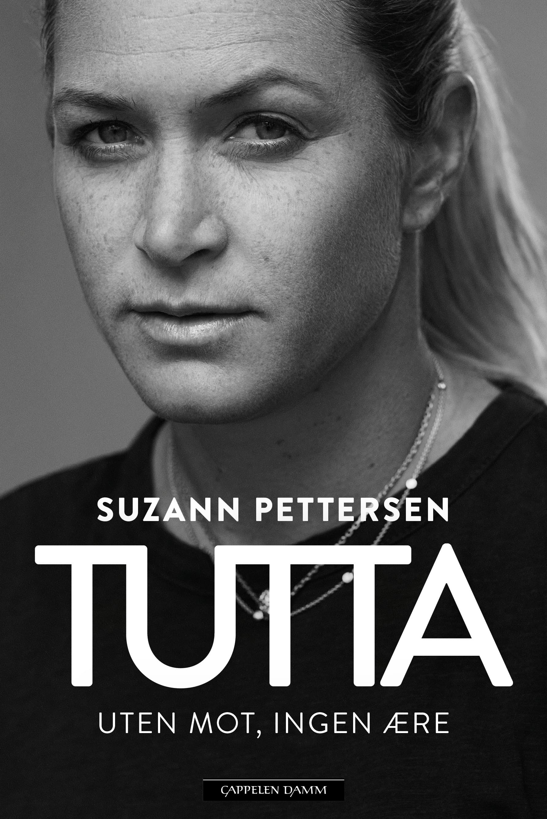 Omslag Tutta av Suzann Pettersen, Arne Jørstad Riise og Bjørge Stensbøl (Innbundet)