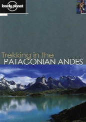 Trekking in the Patagonian Andes av Clem Lindenmayer og Nick Tapp (Heftet)